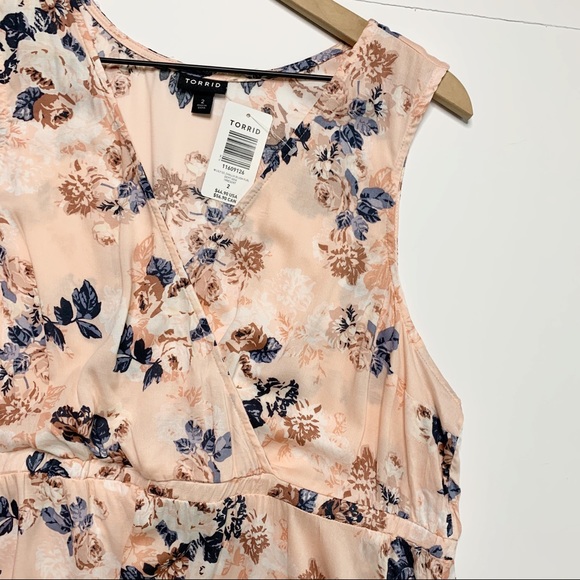 NWT Torrid Blush Floral Sleeveless Challis Tank - Picture 4 of 8